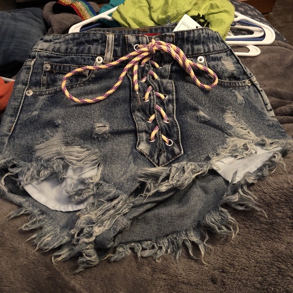 Dollskill shorts - Picture 2 of 3
